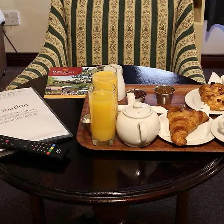 מלון Commercial And Tourist